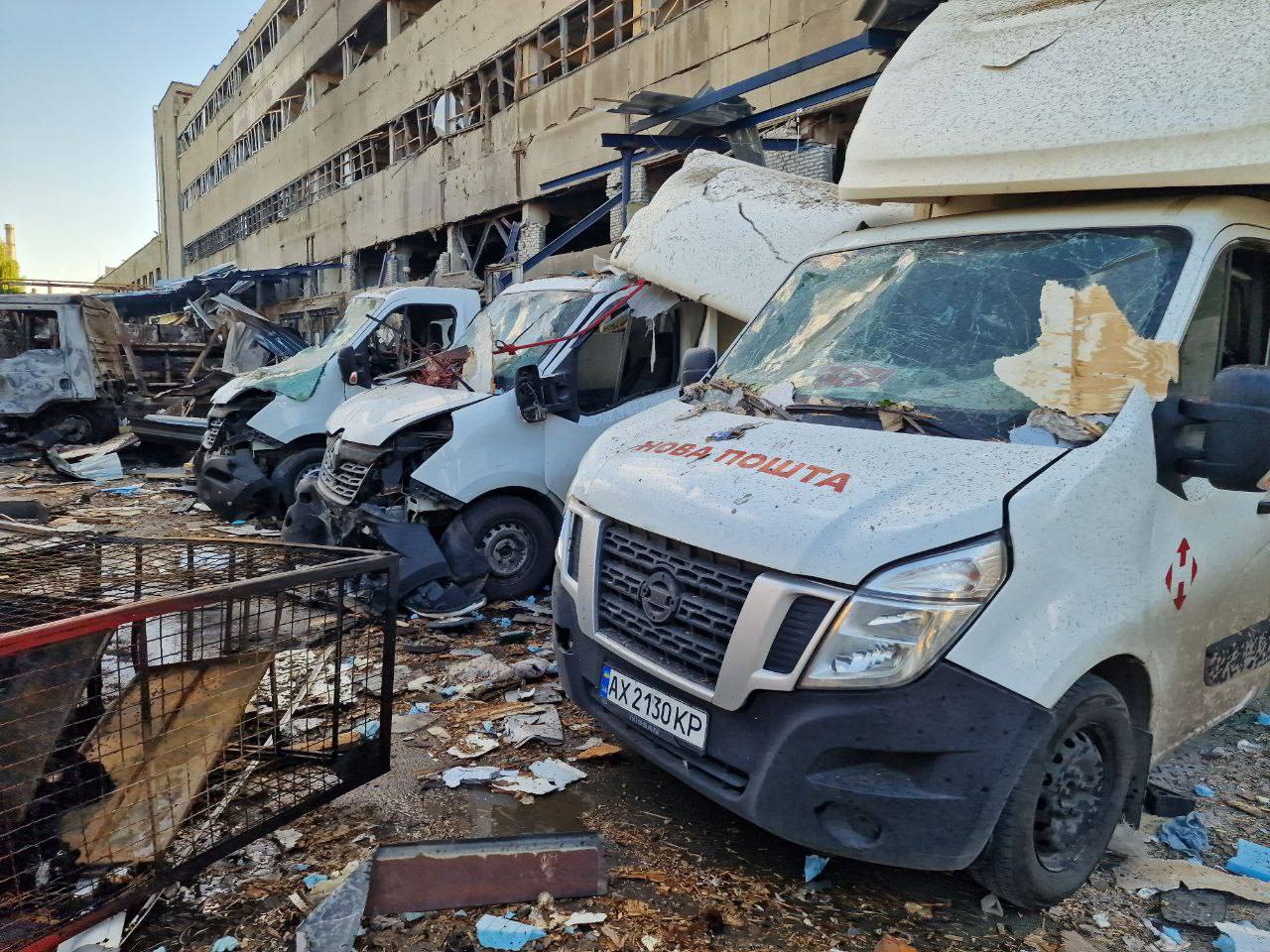 Оккупанты ударили по терминалу "Новой почты" в центре Харькова